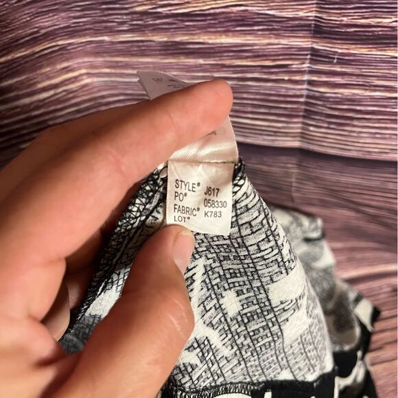 Katherine Barclay Montreal Flower Printed Skirt. Size 10 - Picture 3 of 6